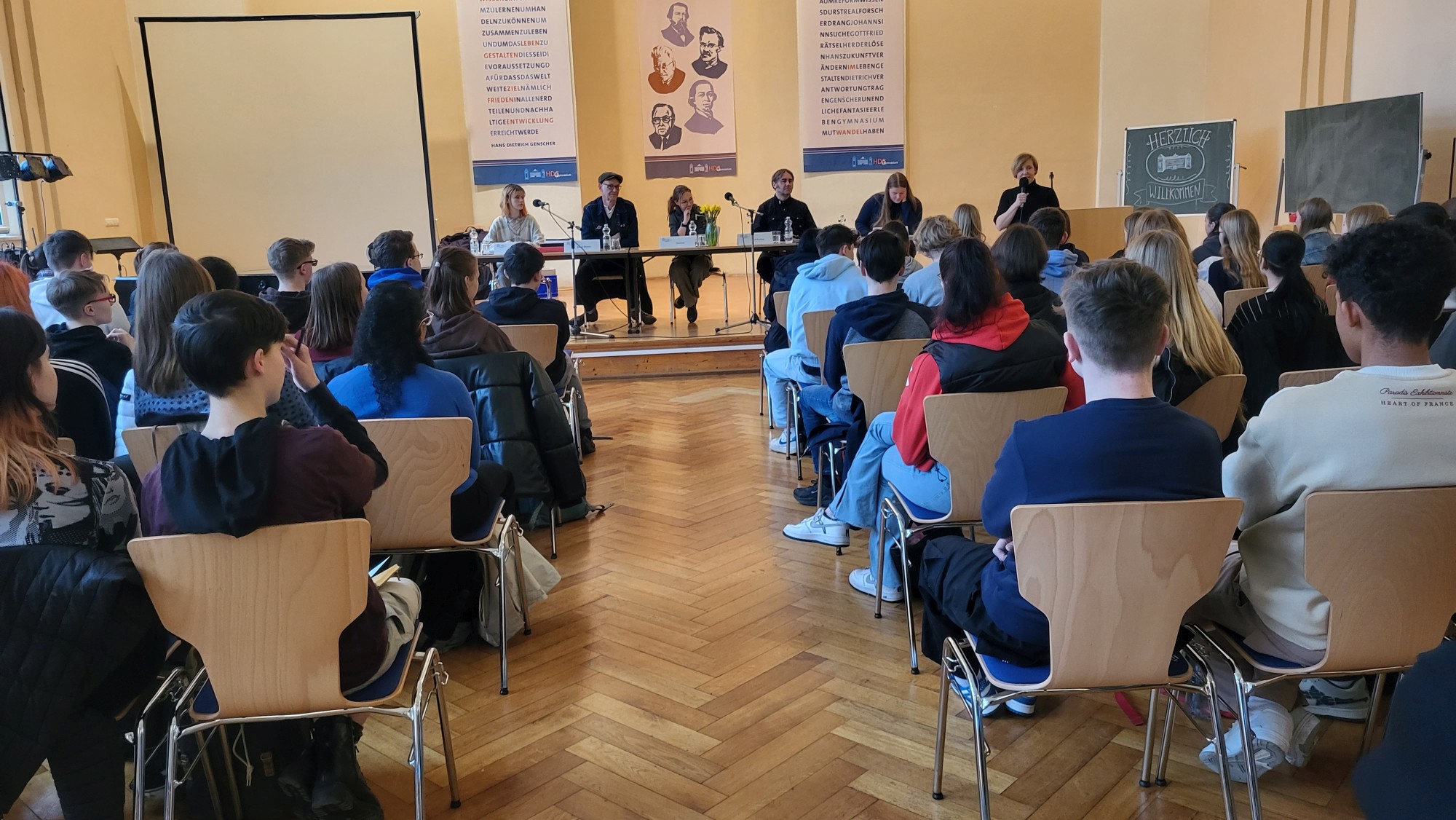 Geschichte HansDietrichGenscherGymnasium